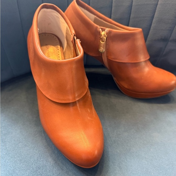 Adrienne Vittadini Cognac Leather Platform Booties – Women’s 6.5 - Picture 2 of 6